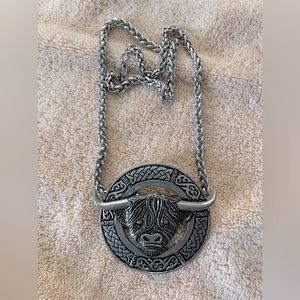 Highland cattle pin w/chain